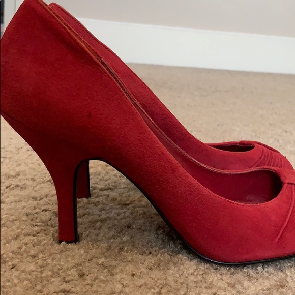 Red Pumps - Picture 3 of 5